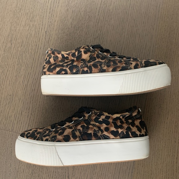 Steve Madden Emmi Leopard Print Platform Sneakers - Picture 9 of 16
